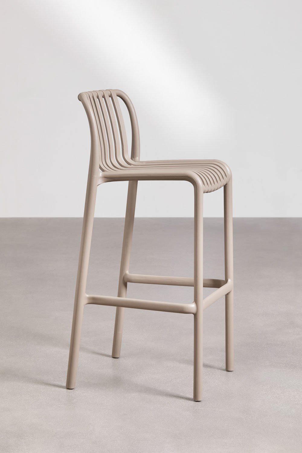 Lot de 4 tabourets hauts empilables Wendell en polypropylène, image de la galerie 2