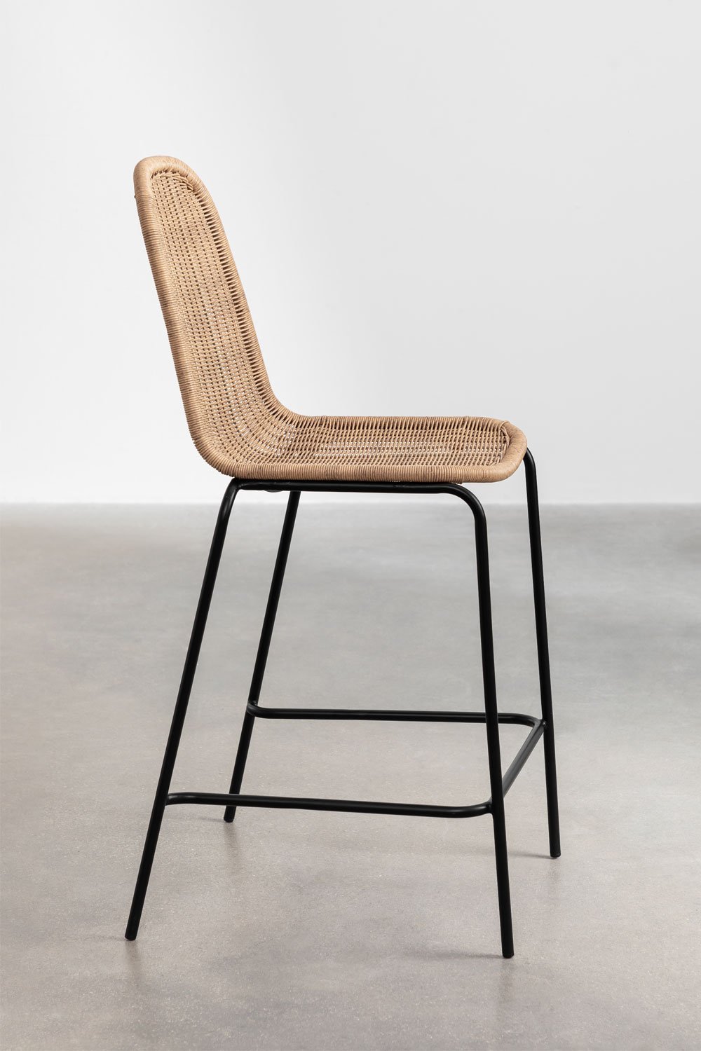 Lot de 4 tabourets hauts empilables en osier Reiven, image de la galerie 2