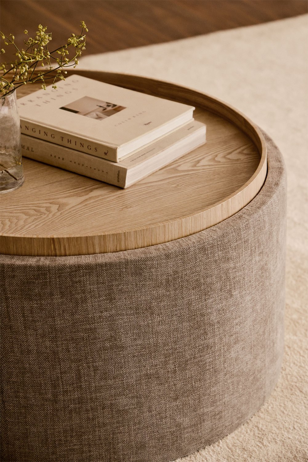 Table basse ronde rembourrée Berkeleni avec plateau et rangement, image de la galerie 2