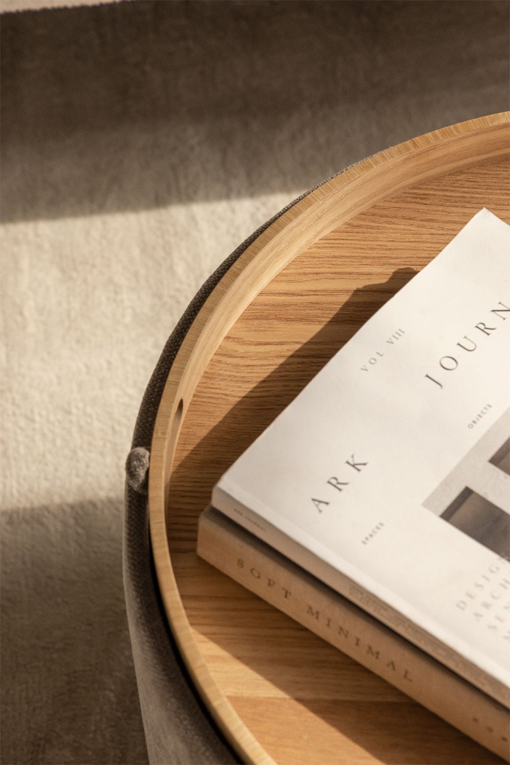 Table basse ronde rembourrée Berkeleni avec plateau et rangement, image de la galerie 2