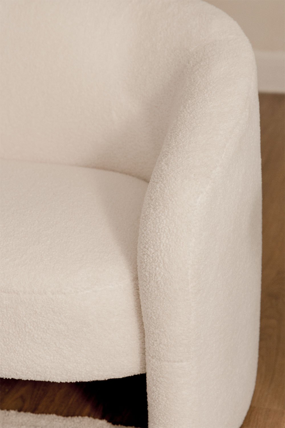 Ensemble de salon avec un canapé 2 places et 2 fauteuils en peau de mouton Gombren, image de la galerie 2