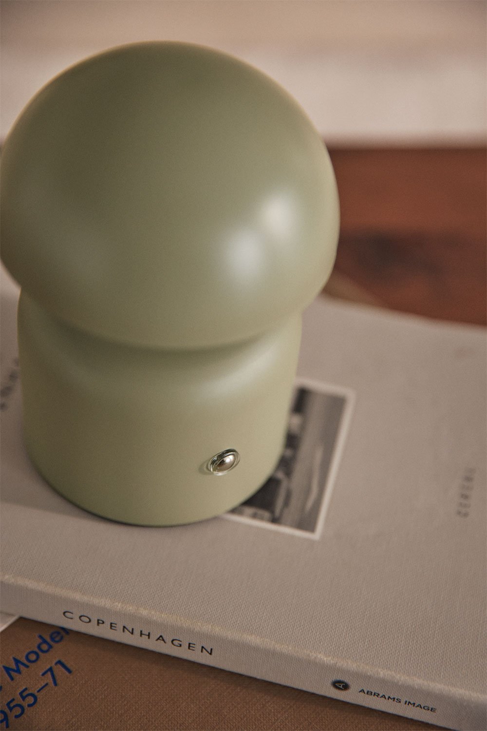 Lampe de table LED sans fil en fer Nantali, image de la galerie 2