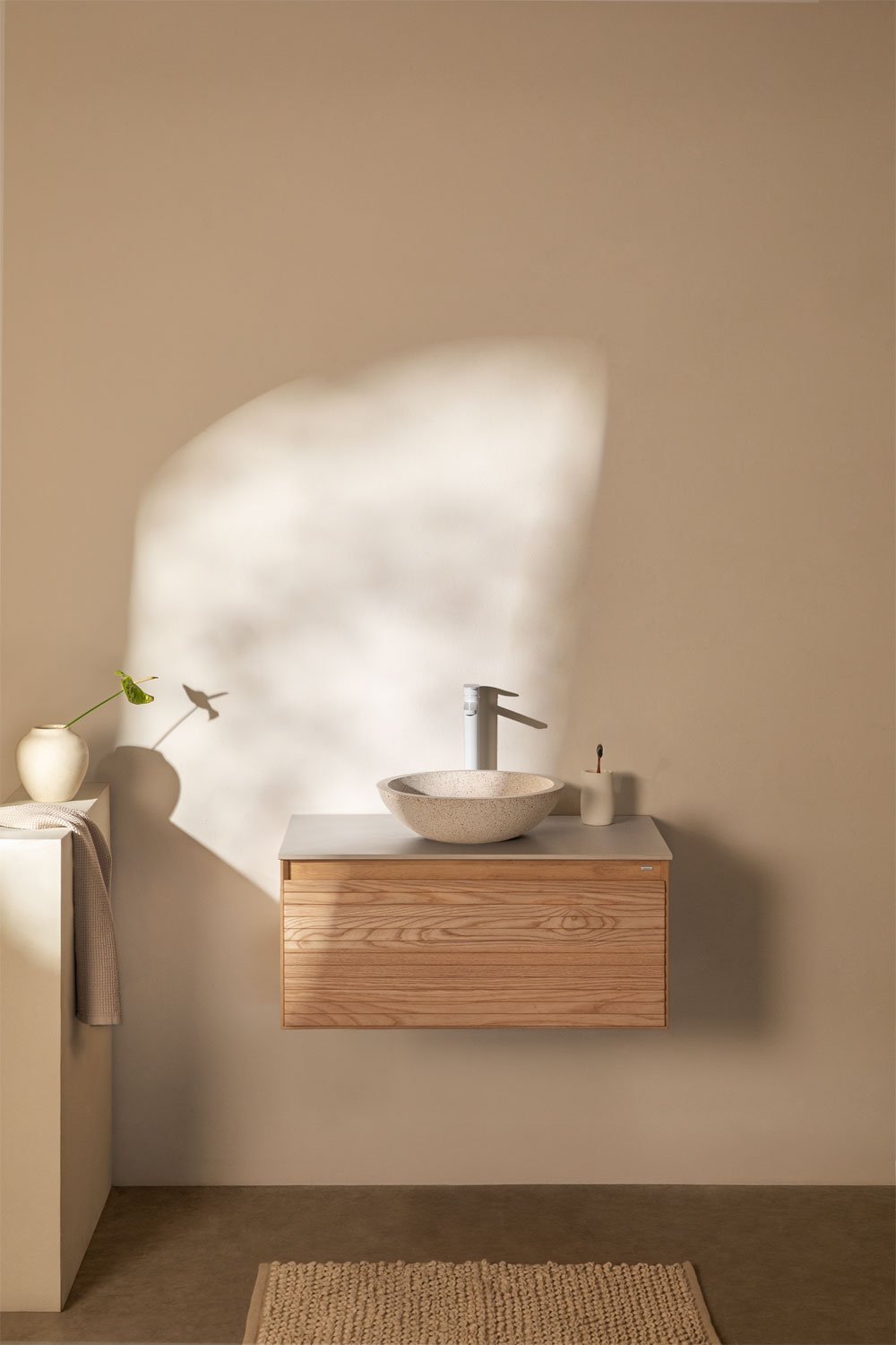 Ensemble de meuble de salle de bain suspendu en bois de frêne Tedrik, image de la galerie 1