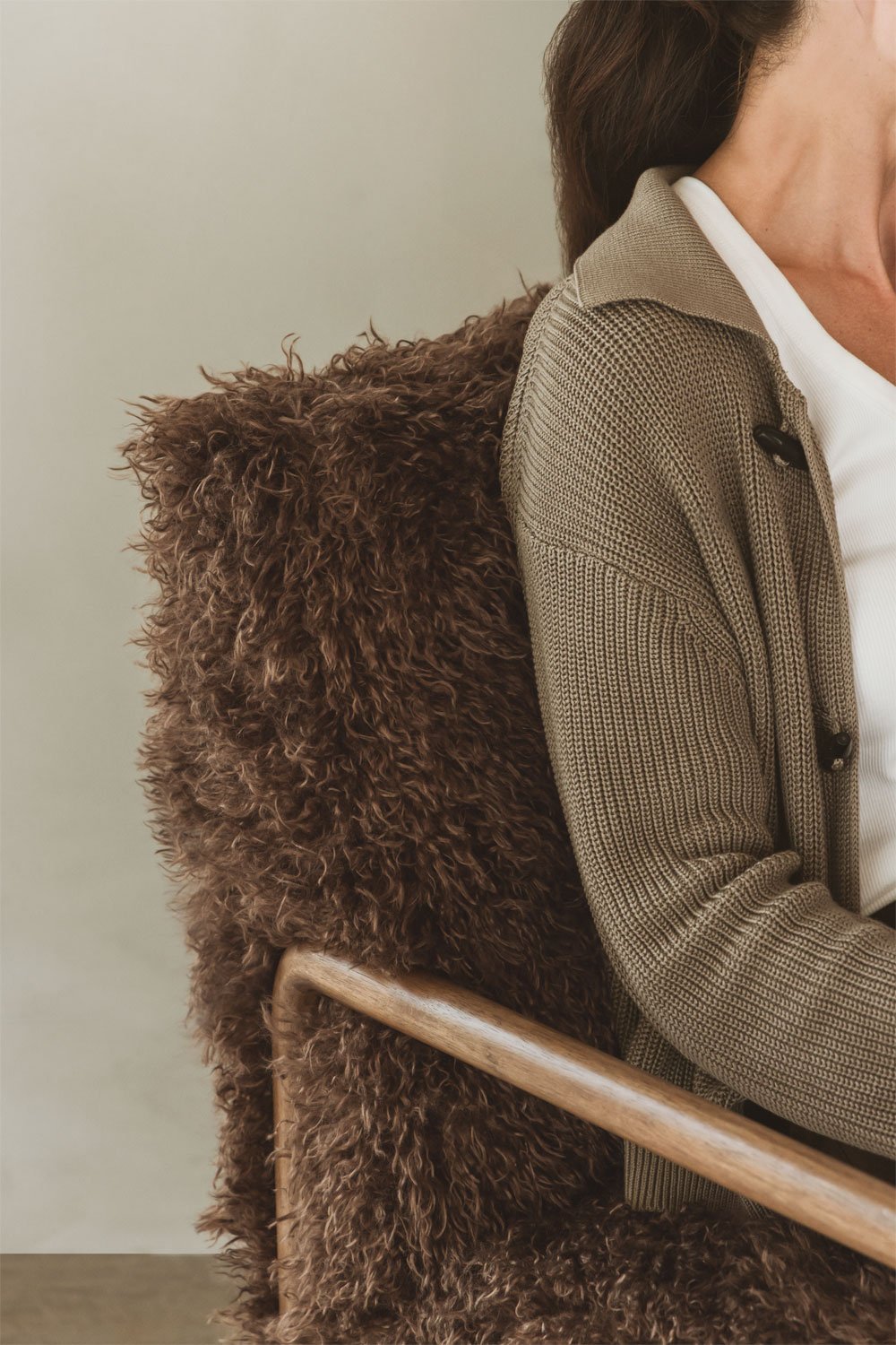 Fauteuil en bois d'hévéa Maylene, image de la galerie 2