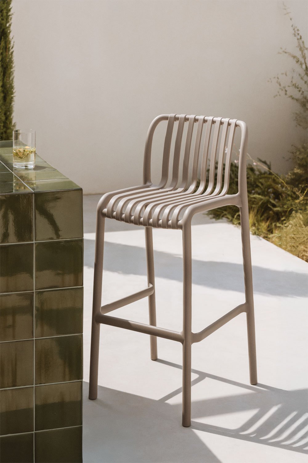 Lot de 2 tabourets de jardin empilables Wendell en polypropylène, image de la galerie 1