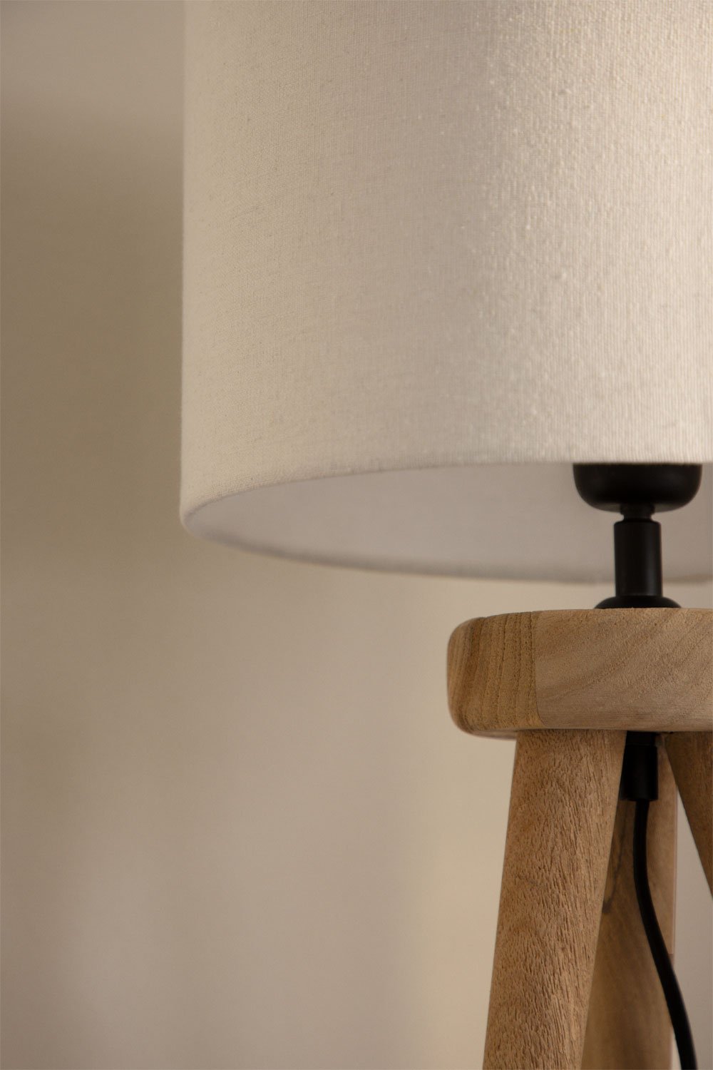 Lampe de table en bois de manguier Simona, image de la galerie 2