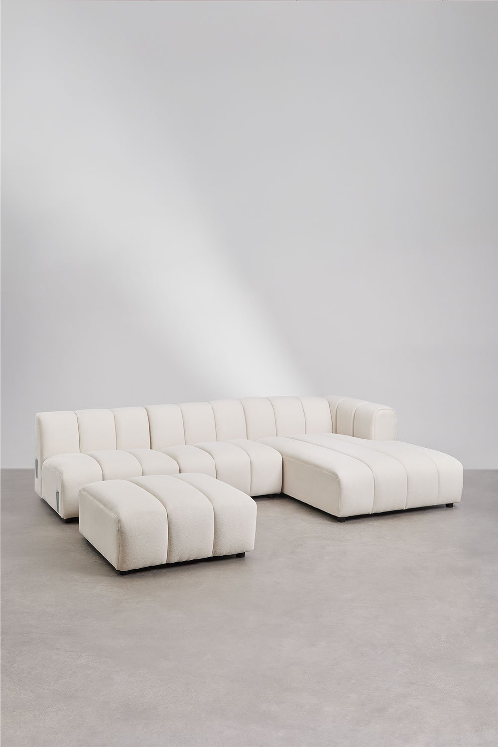 Canapé modulaire avec méridienne droite de 3 pièces et pouf en tissu bouclé Eliot, image de la galerie 1