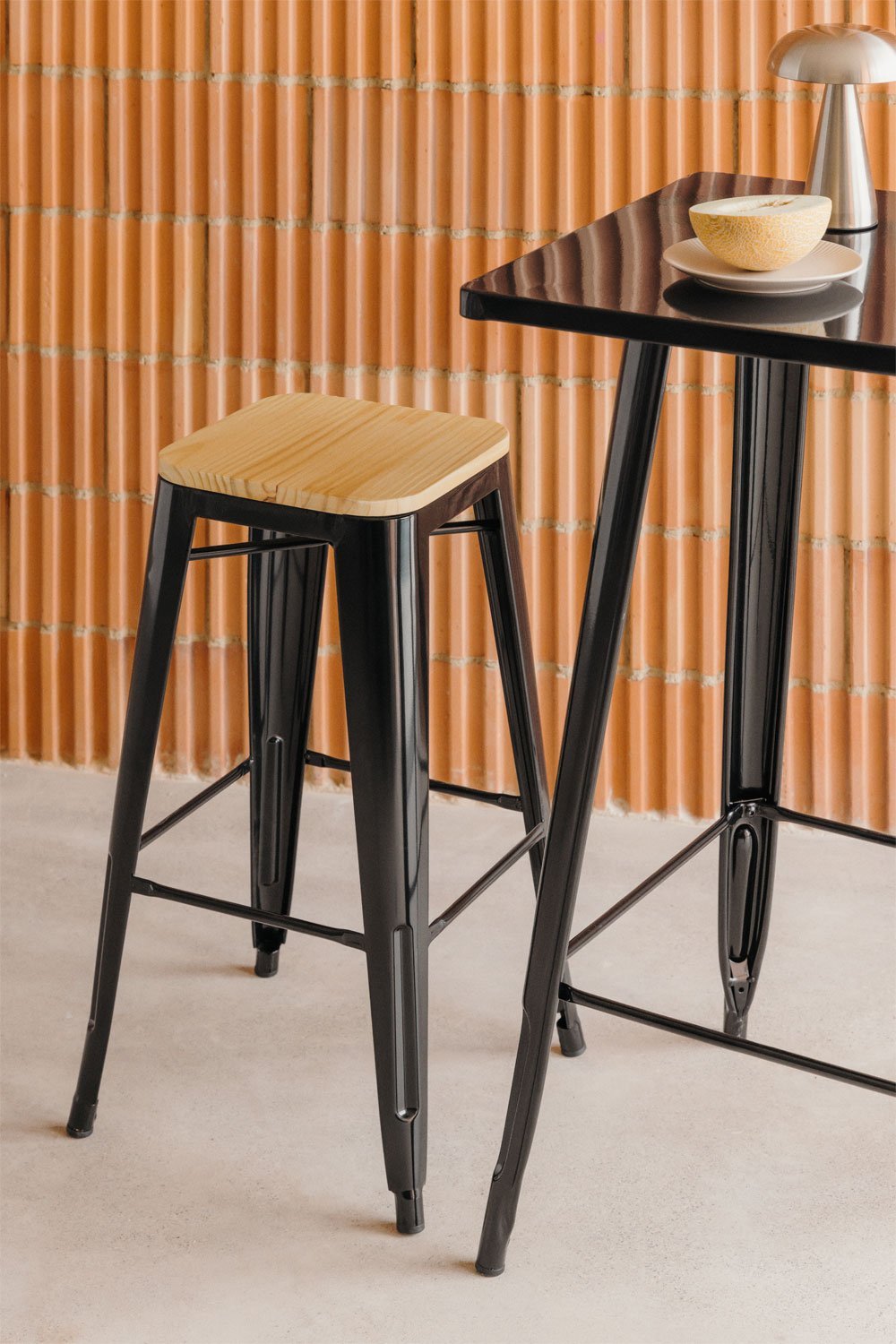Tabouret haut Lix 75 cm en acier et bois, image de la galerie 1