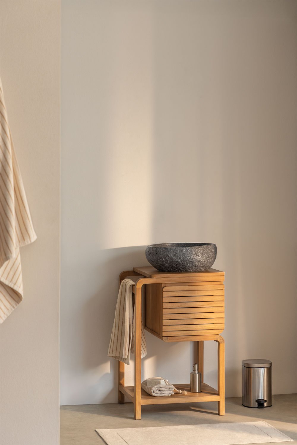 Ensemble de meuble de salle de bain en bois de teck Bradley, image de la galerie 1