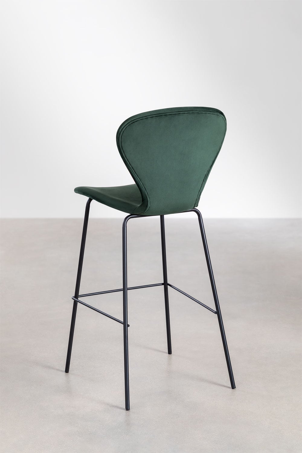 Sur un tabouret haut., image de la galerie 3