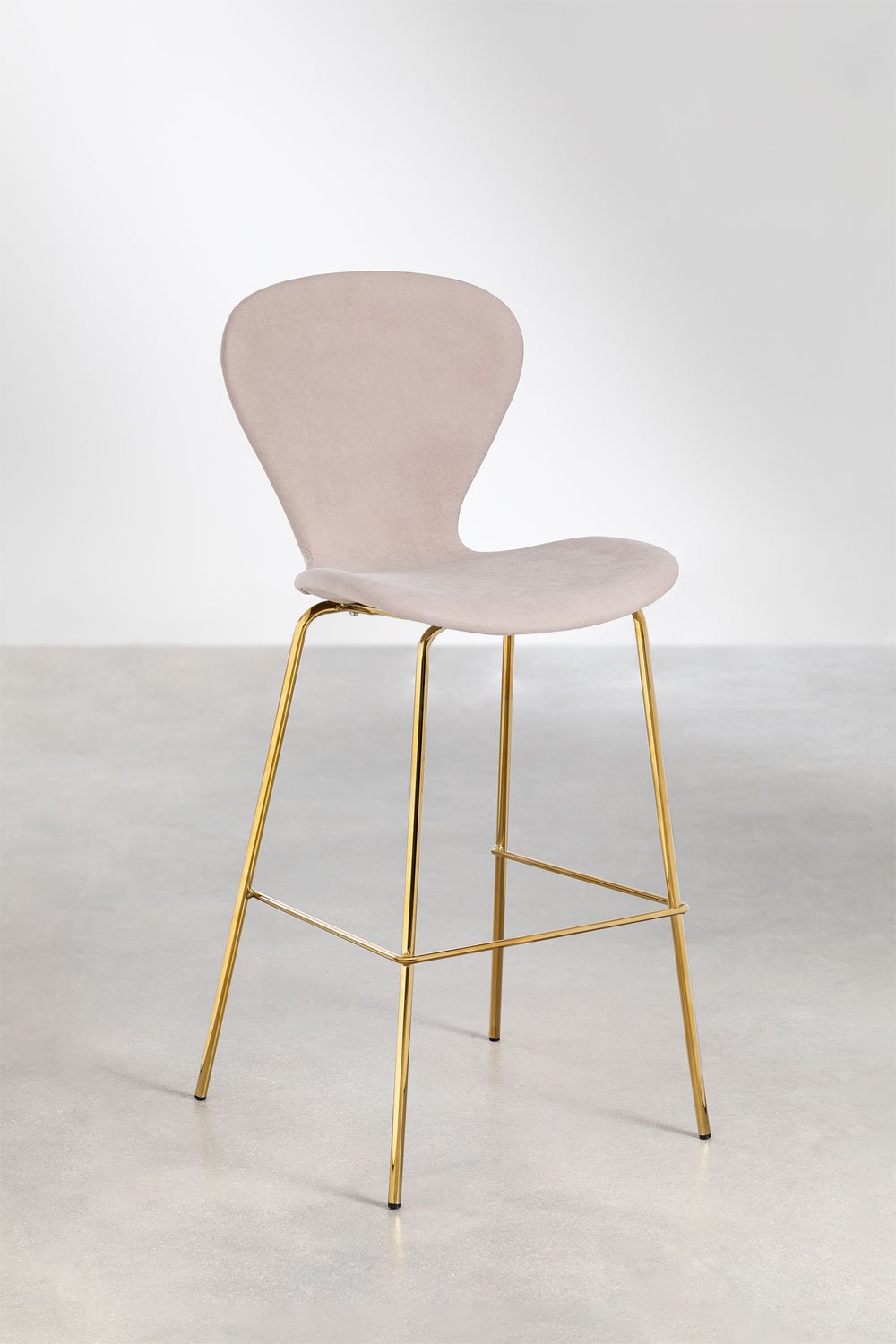 Sur un tabouret haut., image de la galerie 1