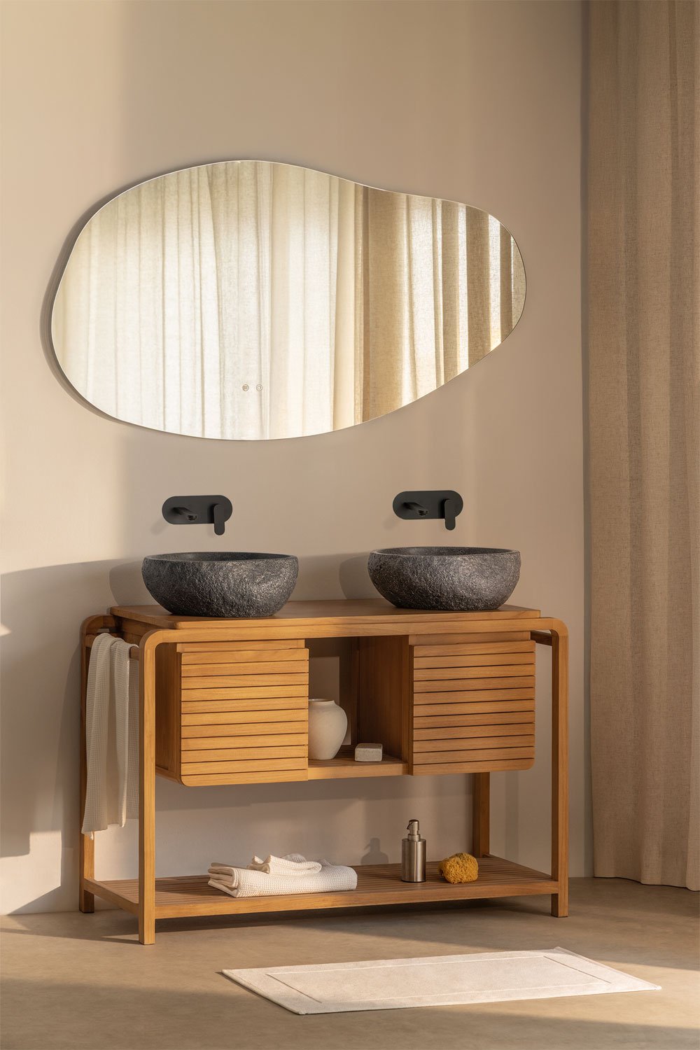 Ensemble de meuble de salle de bain en bois de teck Bradley, image de la galerie 1