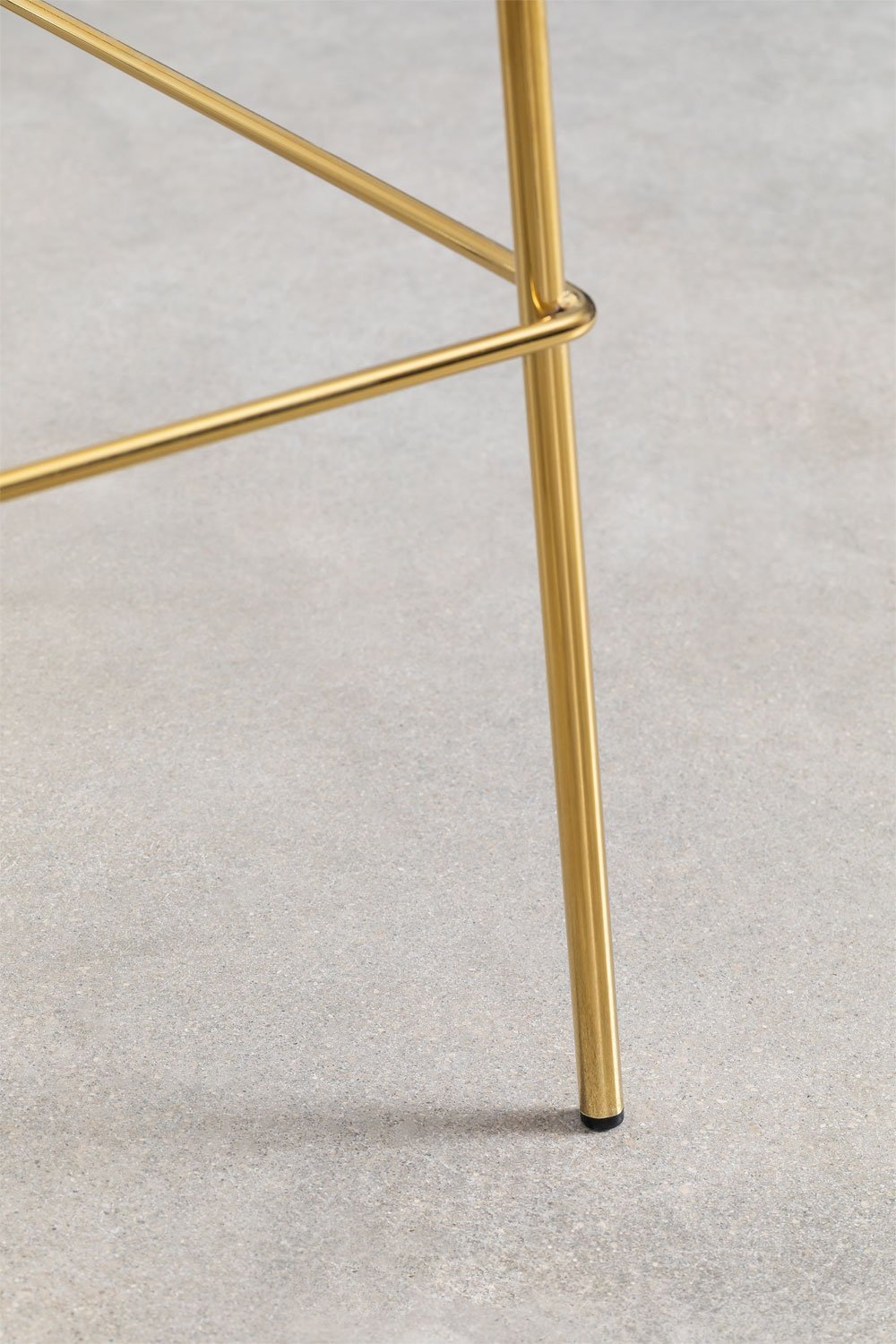 Sur un tabouret haut., image de la galerie 5