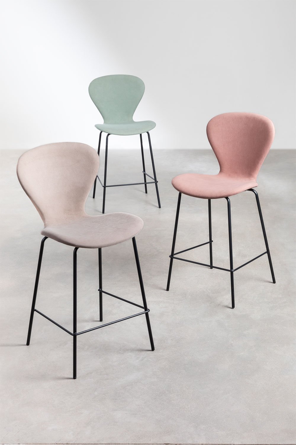 Sur un tabouret haut., image de la galerie 7