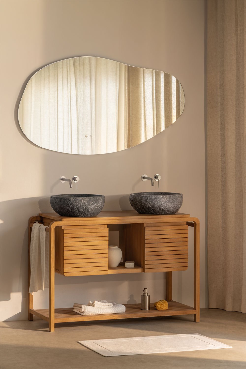 Ensemble de meuble de salle de bain en bois de teck Bradley, image de la galerie 1