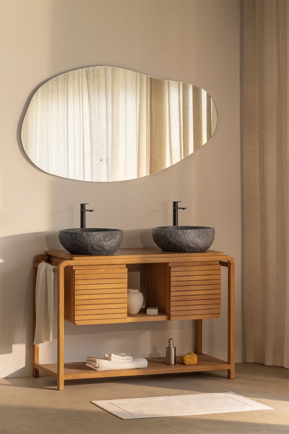Ensemble de meuble de salle de bain en bois de teck Bradley, image de la galerie 1