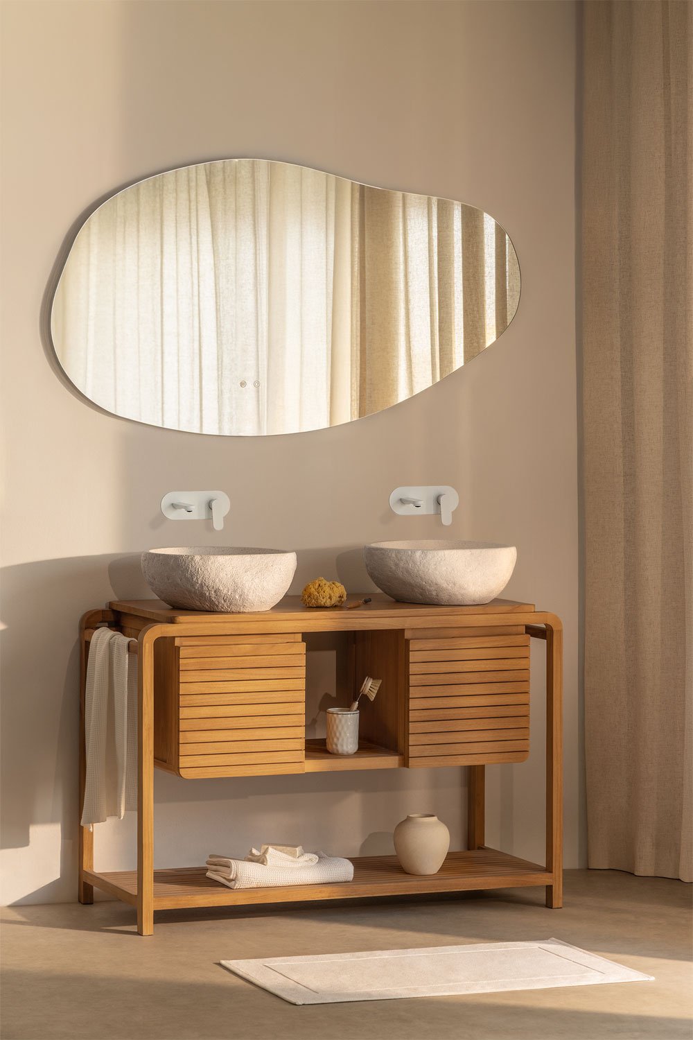 Ensemble de meuble de salle de bain en bois de teck Bradley, image de la galerie 1