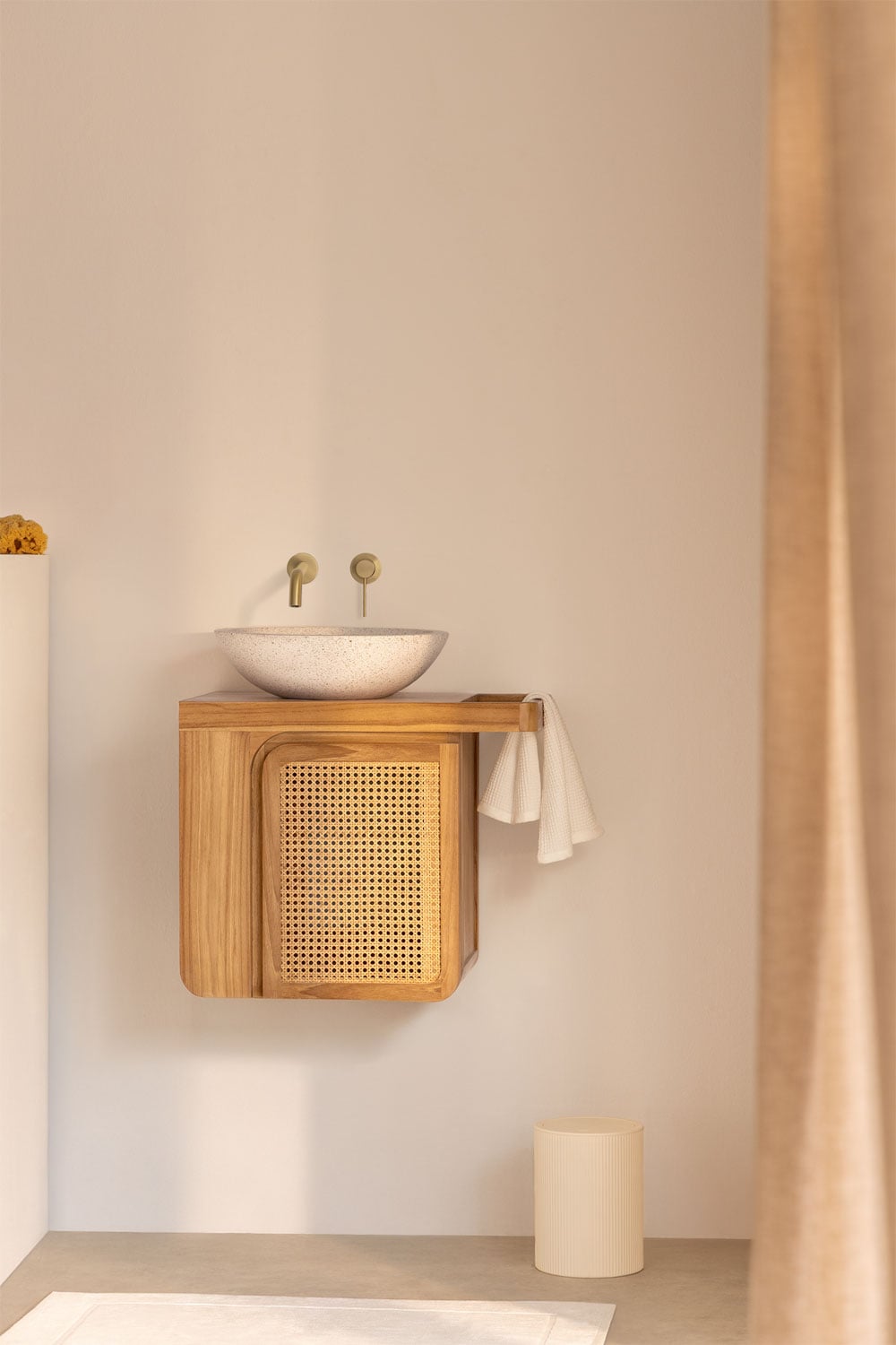 Ensemble de meuble de salle de bain suspendu en bois de teck Georgy, image de la galerie 1