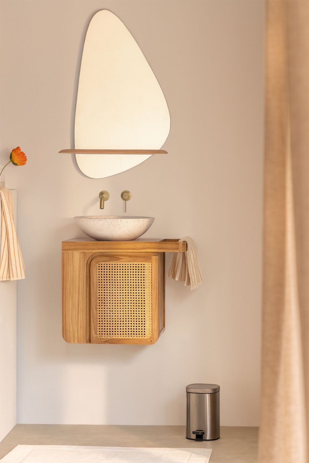 Ensemble de meuble de salle de bain suspendu en bois de teck Georgy, image de la galerie 1