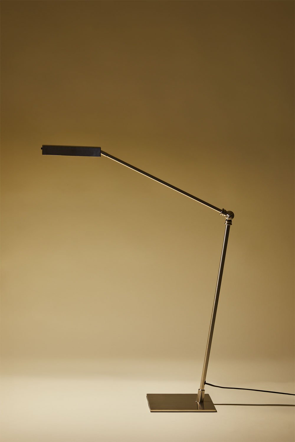 Lampe de table LED en fer Valtyn, image de la galerie 4