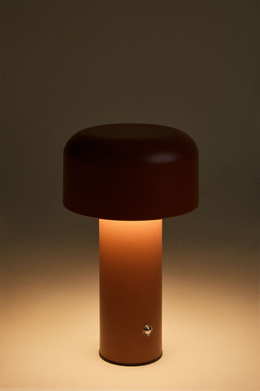 Lampe de table LED sans fil en fer Loentia, image de la galerie 3