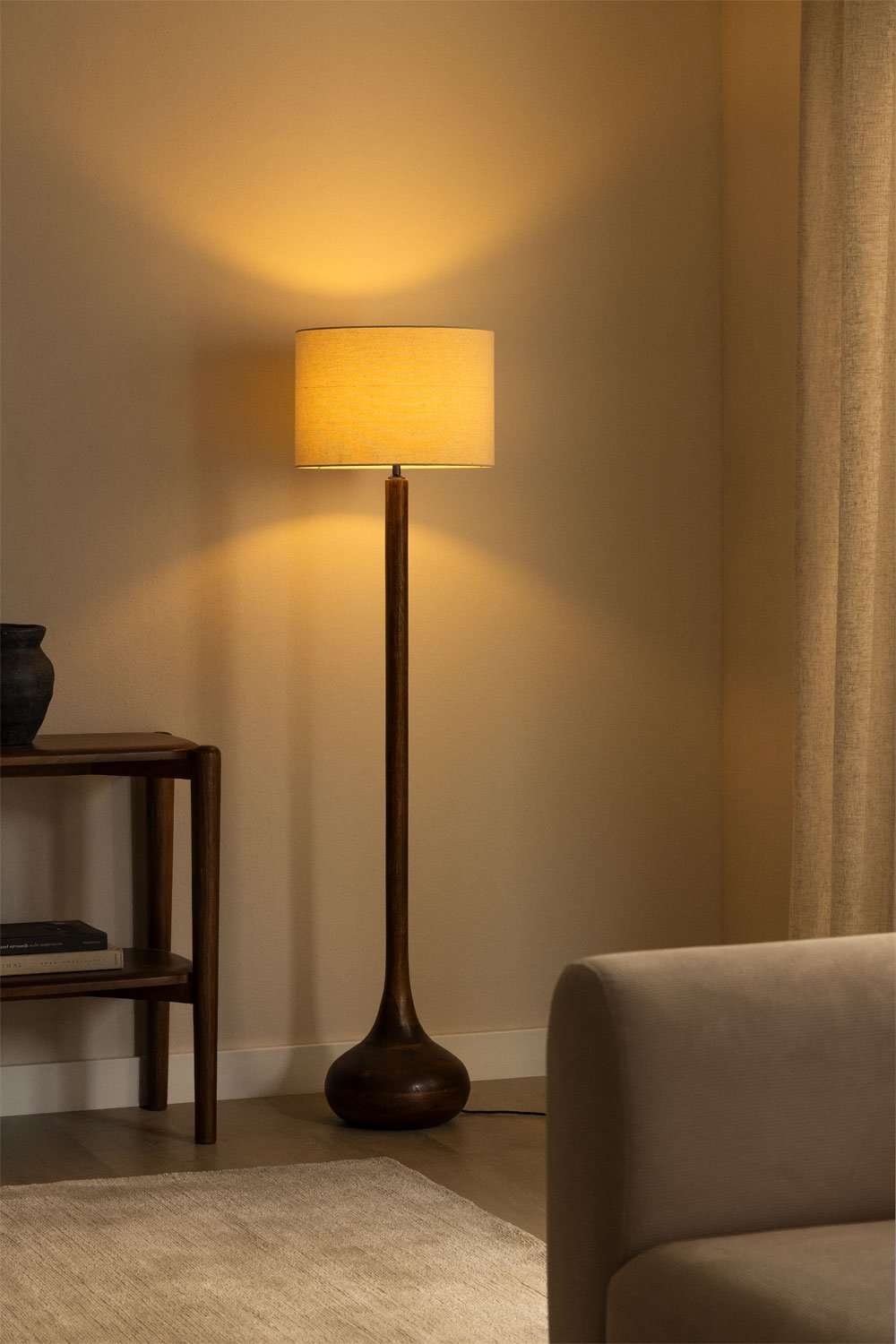 Lampadaire en bois de manguier Adelaide, image de la galerie 2