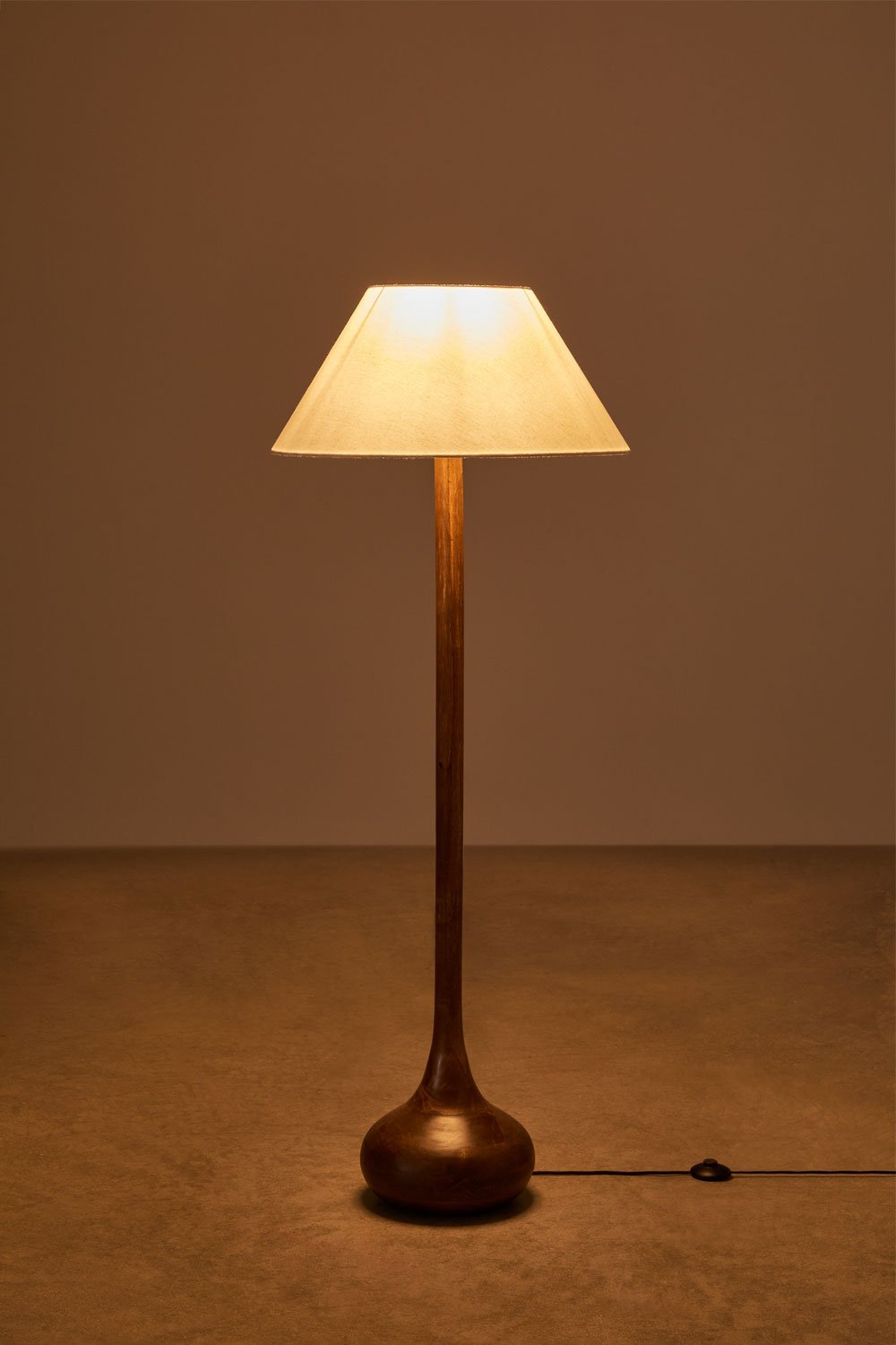 Lampadaire en bois de manguier Adelaide, image de la galerie 4