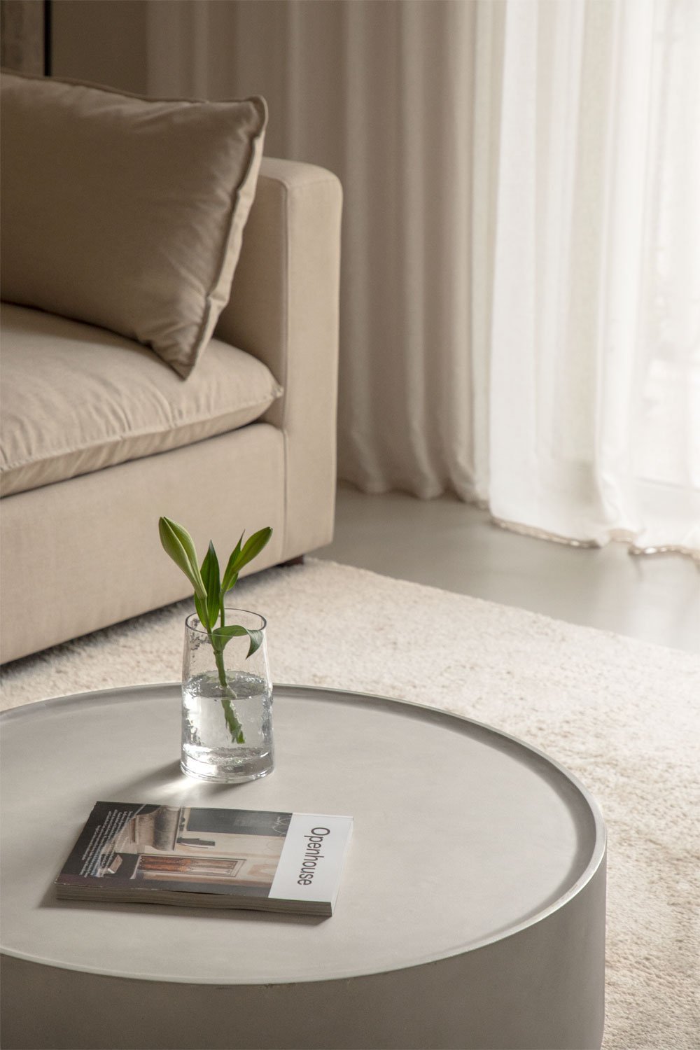 Table basse ronde Ø80 cm en ciment Darwys, image de la galerie 2