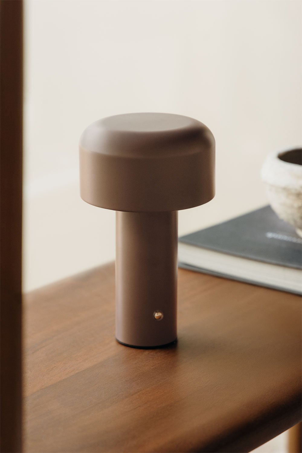 Lampe de table LED sans fil en fer Loentia, image de la galerie 1