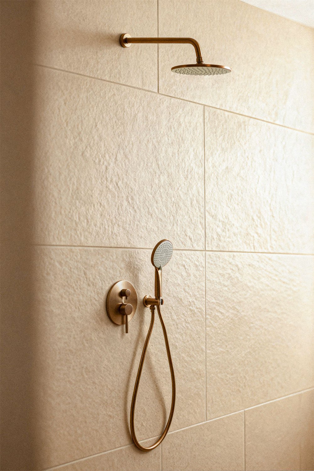 Colonne de douche encastrée en laiton Orveta, image de la galerie 1