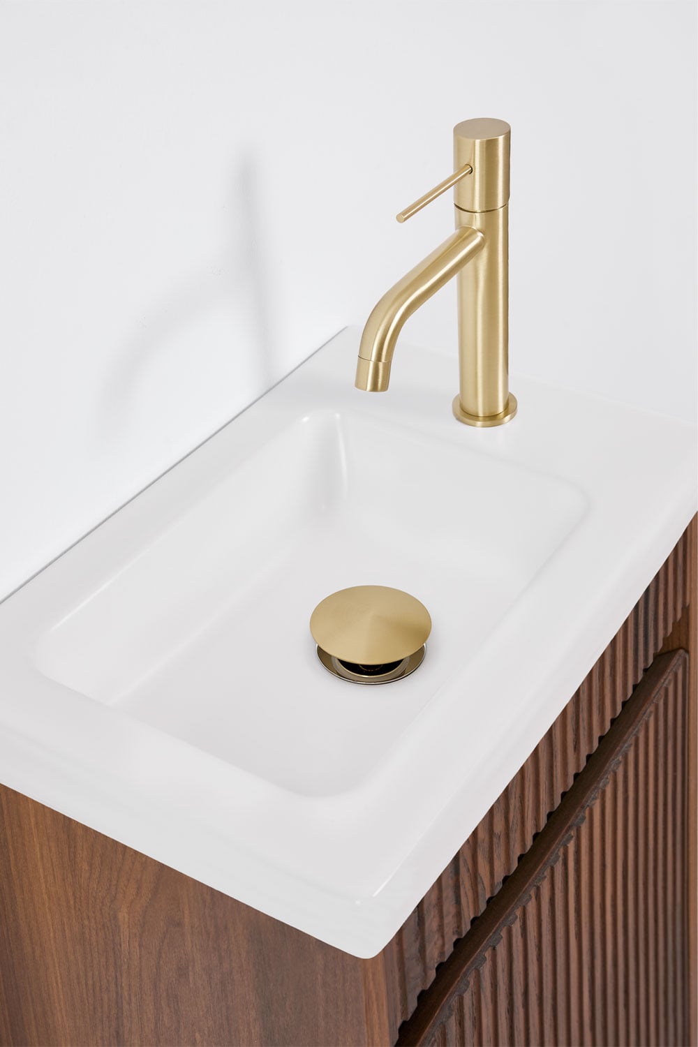 Ensemble de meuble de salle de bain suspendu en bois avec lavabo intégré Narek, image de la galerie 3