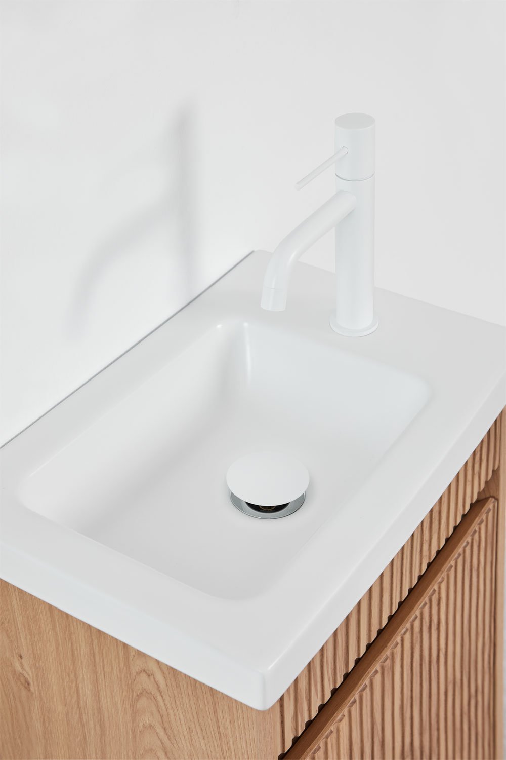 Ensemble de meuble de salle de bain suspendu en bois avec lavabo intégré Narek, image de la galerie 3