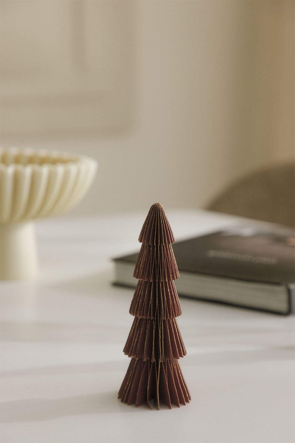Lot de 2 sapins de Noël 15 cm en papier rouge cèdre pailleté Jesper, image de la galerie 1