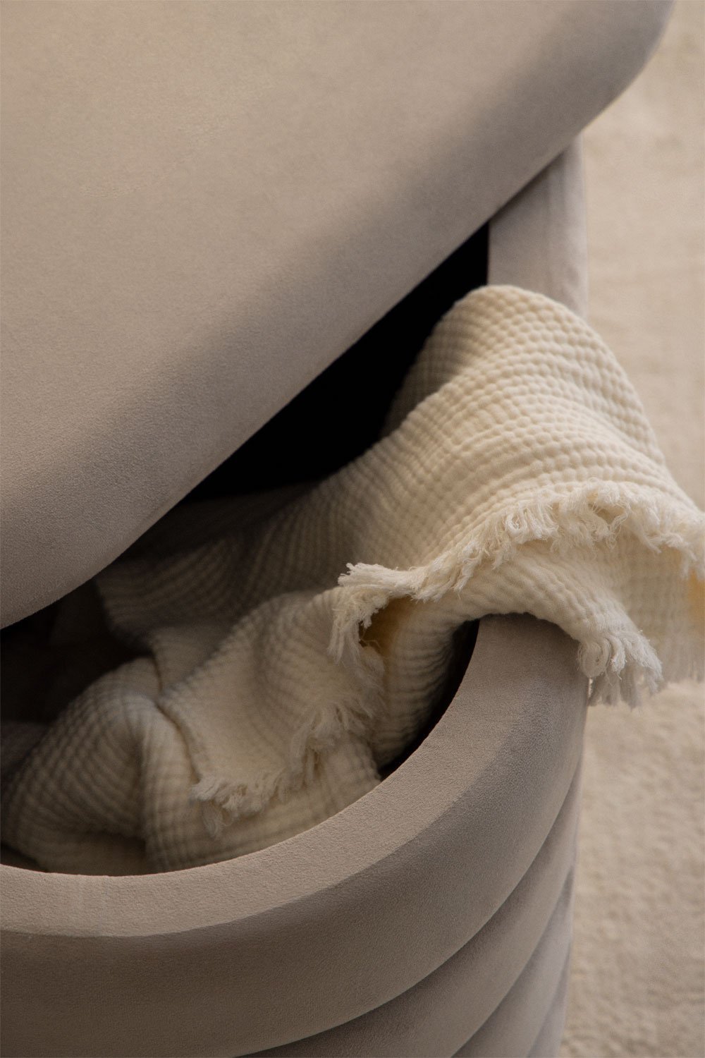 Banc de rangement en velours Bradford, image de la galerie 2