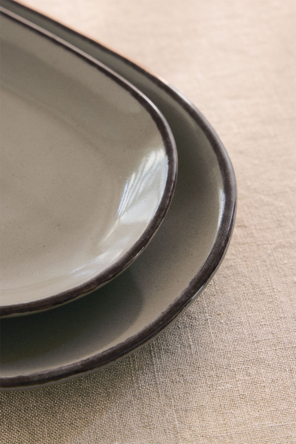 Set de 2 plateaux en grès Ronilena, image de la galerie 2