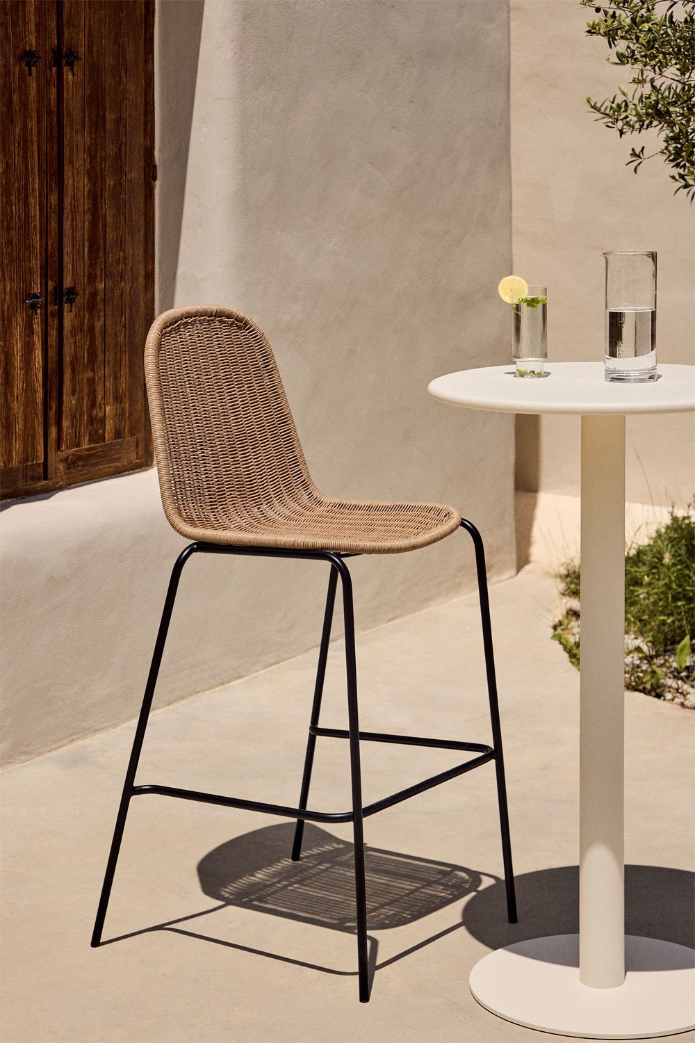 Tabouret haut empilable de jardin en rotin synthétique Reiven, image de la galerie 1