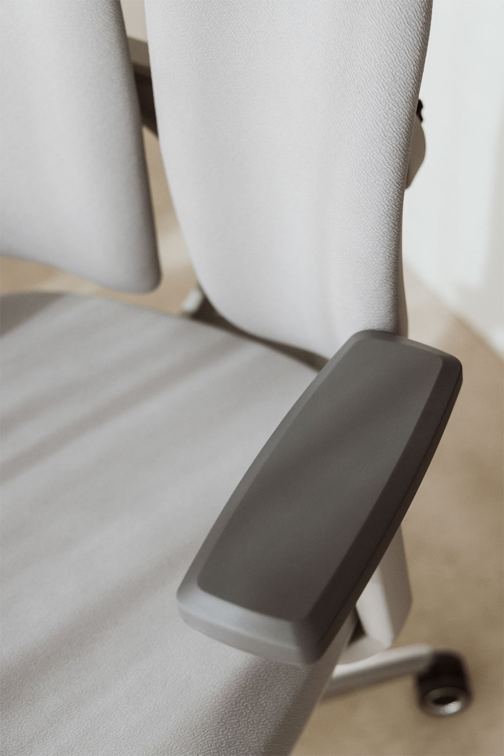 Chaise de bureau à roulettes avec accoudoirs Belcaire, image de la galerie 3