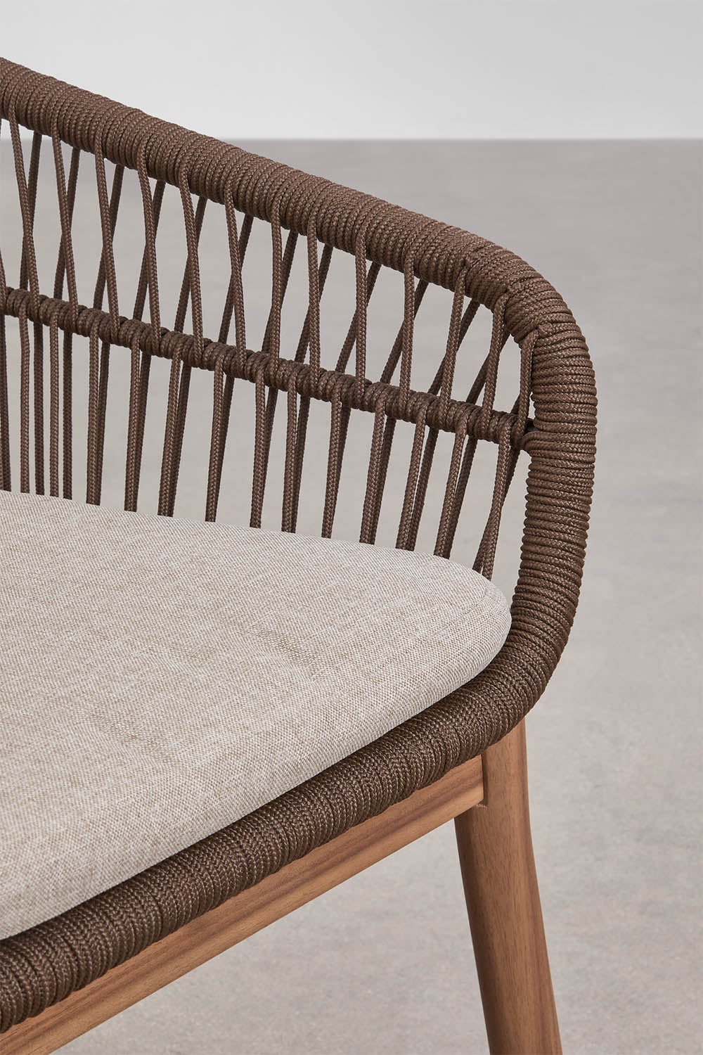 Pack de 4 chaises de salle à manger avec accoudoirs en bois d'acacia et corde tressée Karvia, image de la galerie 5