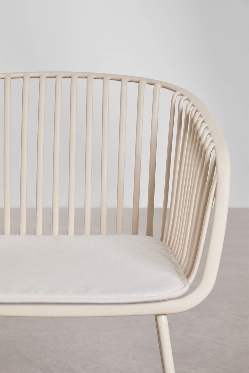 Pack de 4 chaises de jardin avec accoudoirs en polypropylène Aradina, image de la galerie 4