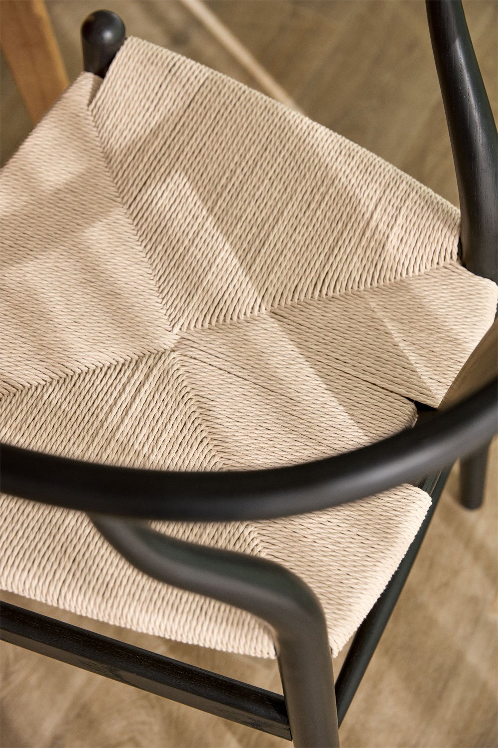 Chaise de salle à manger en bois d'orme Uish Edition, image de la galerie 2