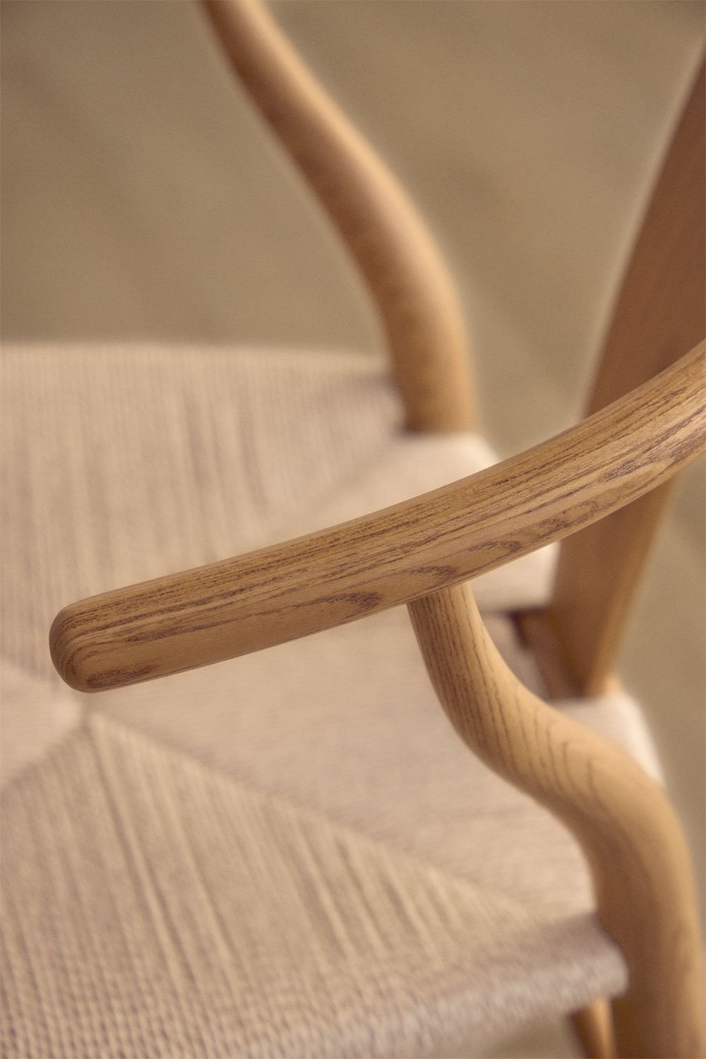 Chaise de salle à manger en bois d'orme Uish Edition, image de la galerie 2