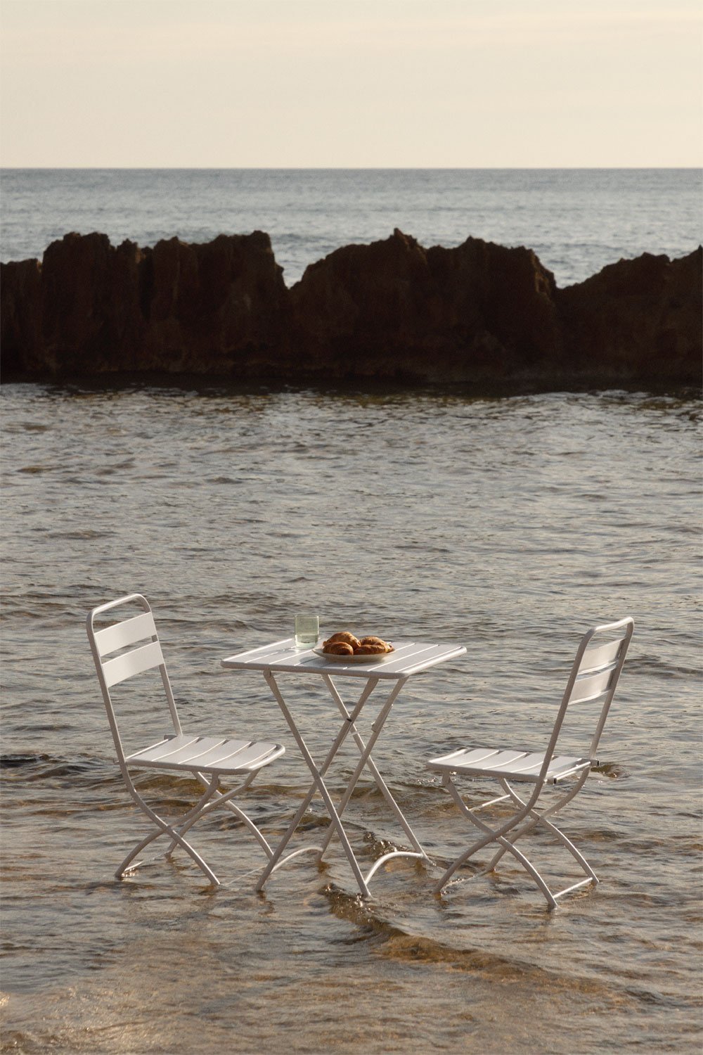 Set de table carrée 60x60 cm et 2 chaises pliantes de jardin en acier Janti, image de la galerie 1