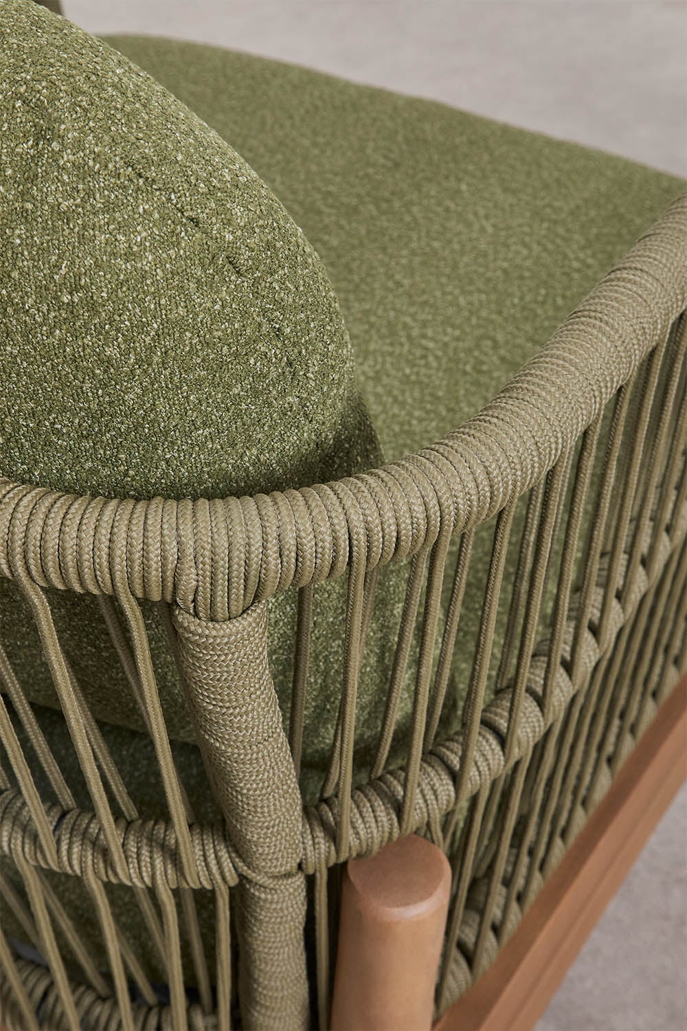 Pack de 2 fauteuils de jardin en bois d'acacia et corde tressée Karvia, image de la galerie 2