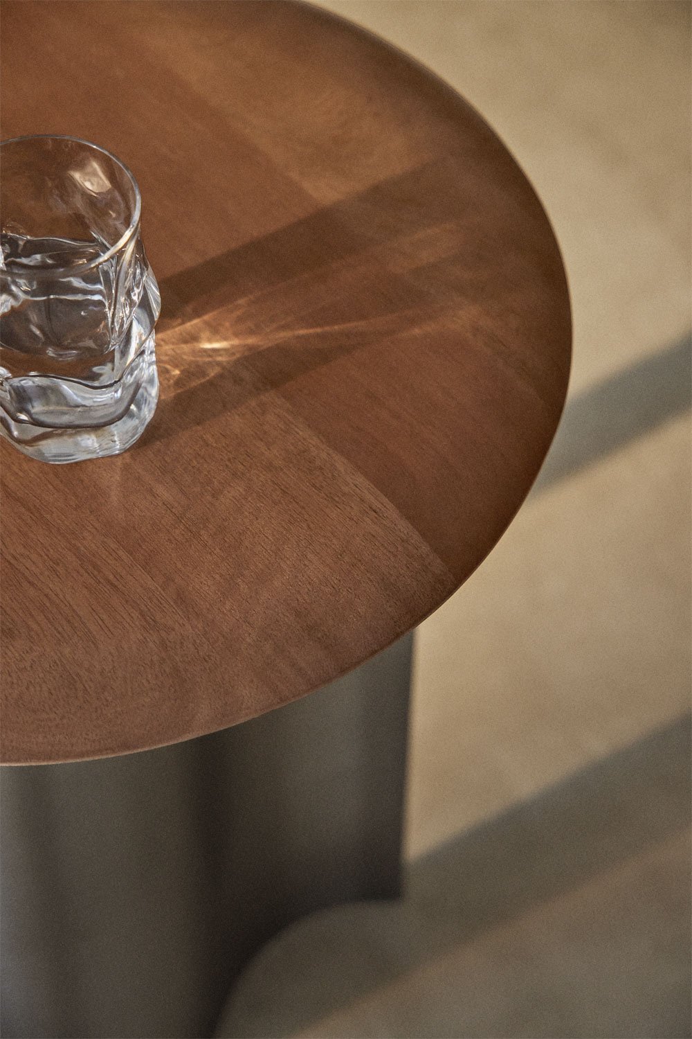 Table d'appoint ronde Ø40 cm en bois de manguier et acier inoxydable Marvion, image de la galerie 2