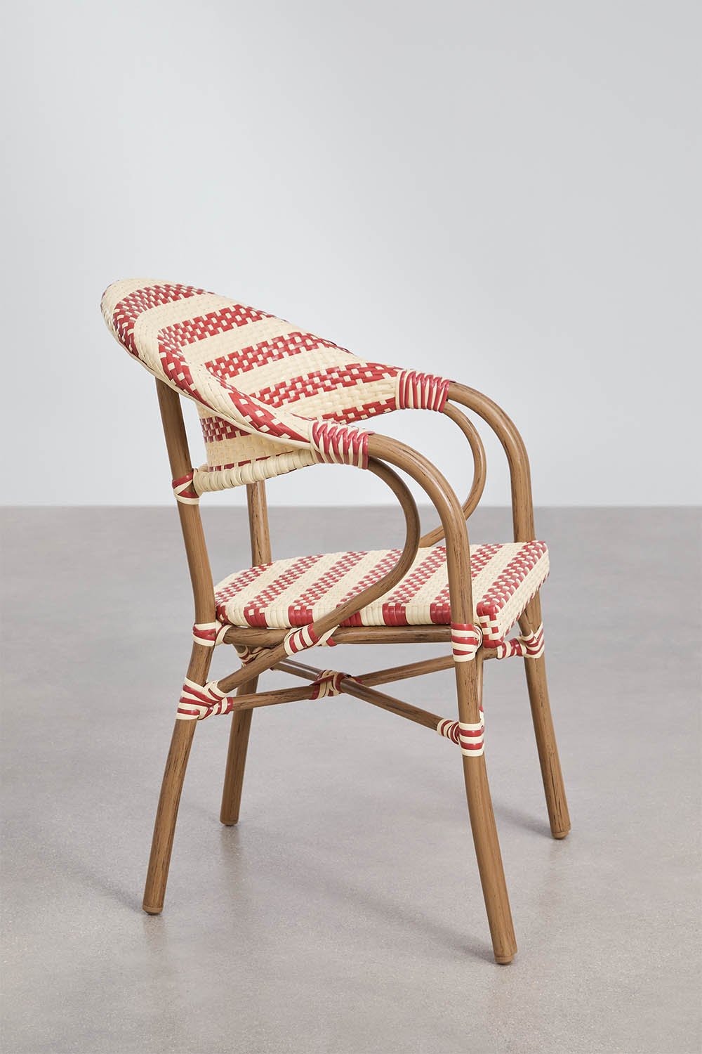 Lot de 4 chaises de salle à manger empilables en aluminium Brielle Bistro avec accoudoirs, image de la galerie 2