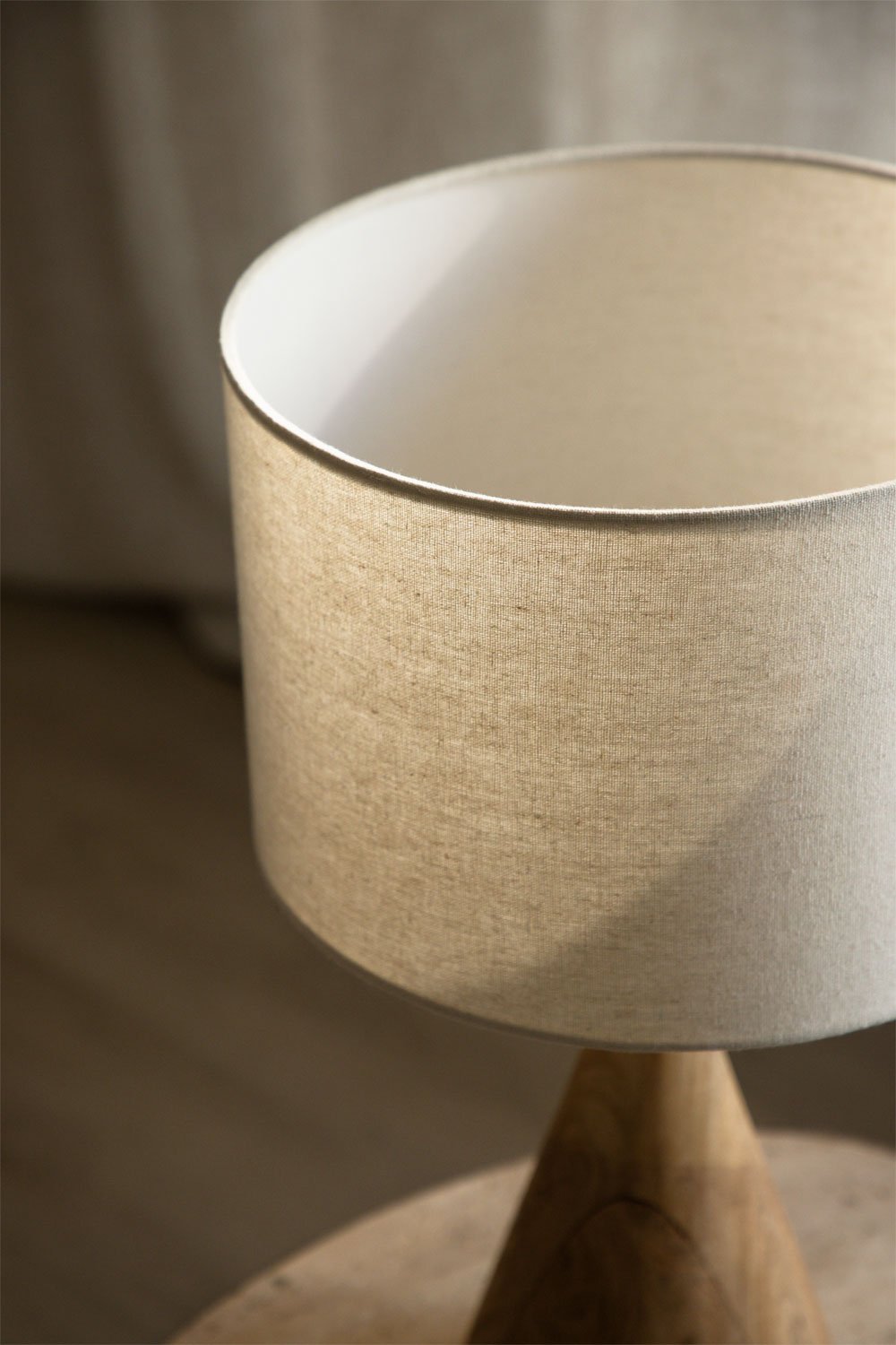 Lampe de table en bois de manguier Alabama, image de la galerie 2