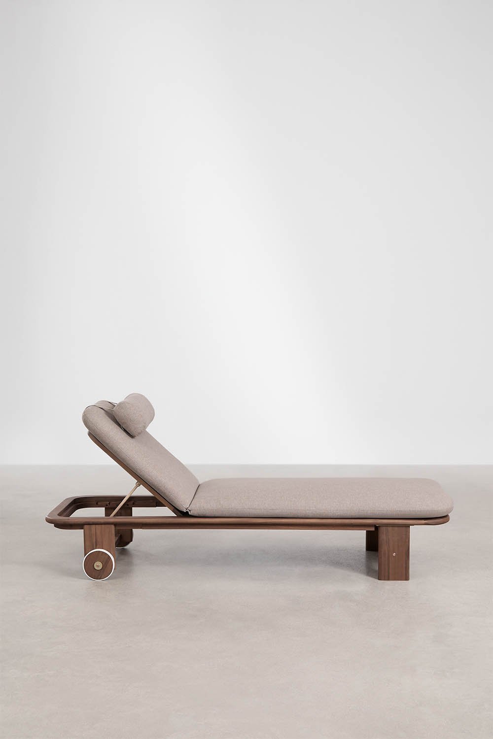 Chaise longue inclinable en bois d'acacia Uleno, image de la galerie 5