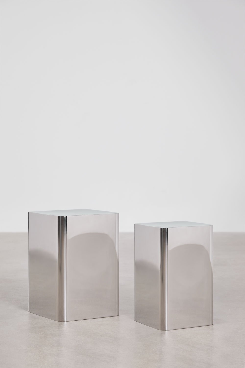 Set de 2 tables d'appoint carrées en acier Loraq, image de la galerie 3