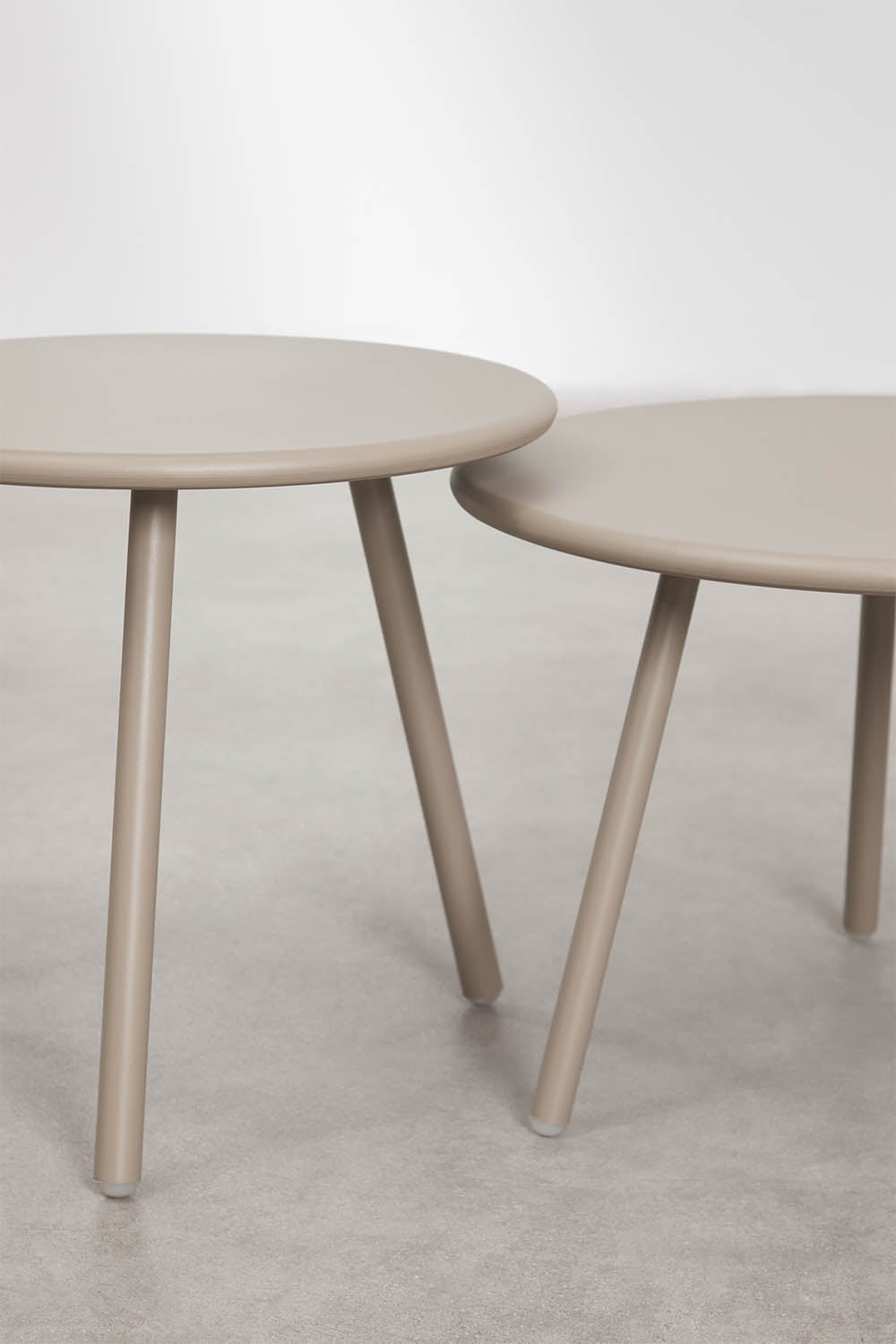 Set de 2 tables d'appoint de jardin en acier Aradina, image de la galerie 2