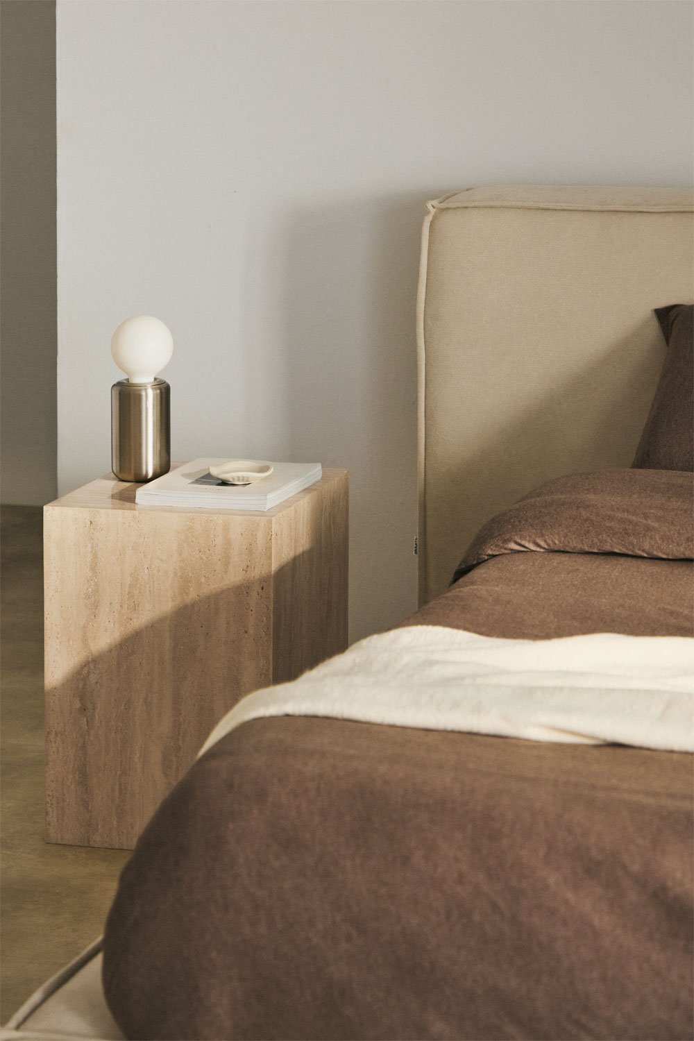 Pack de 2 tables de chevet carrées 35x35 cm en pierre naturelle Aluret, image de la galerie 1